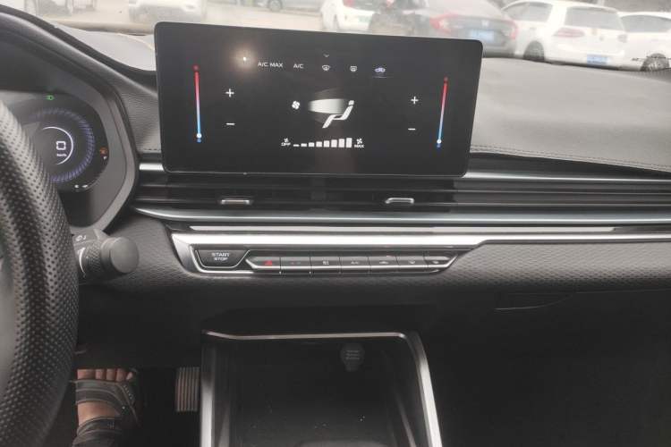 Used Geely Auto Emgrand 2022 4th Generation 1.5L CVT Luxury Model Audio And AC Panel