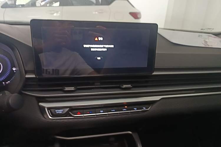 Used Geely Auto Emgrand 2022 4th Generation 1.5L CVT Luxury Model Audio And AC Panel