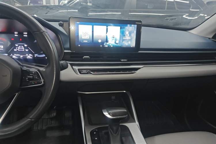Used Geely Auto Emgrand 2022 4th Generation 1.5L CVT Flagship Model Audio And AC Panel