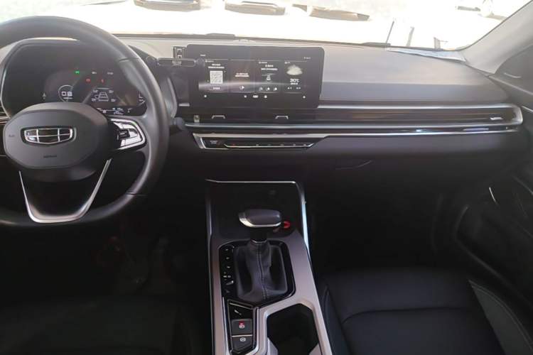 Used Geely Auto Emgrand 2022 4th Generation 1.5L CVT Luxury Model Audio And AC Panel