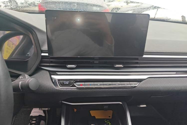 Used Geely Auto Emgrand 2022 4th Generation 1.5L CVT Luxury Model Audio And AC Panel