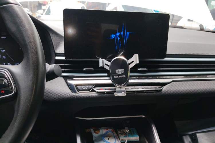 Used Geely Auto Emgrand 2022 4th Generation 1.5L CVT Luxury Model Audio And AC Panel