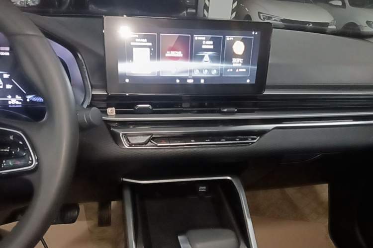 Used Geely Auto Emgrand 2022 4th Generation 1.5L CVT Luxury Model Audio And AC Panel