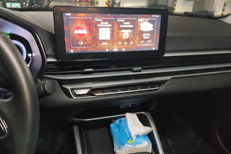 Used Geely Auto Emgrand 2022 4th Generation 1.5L CVT Luxury Model Audio And AC Panel