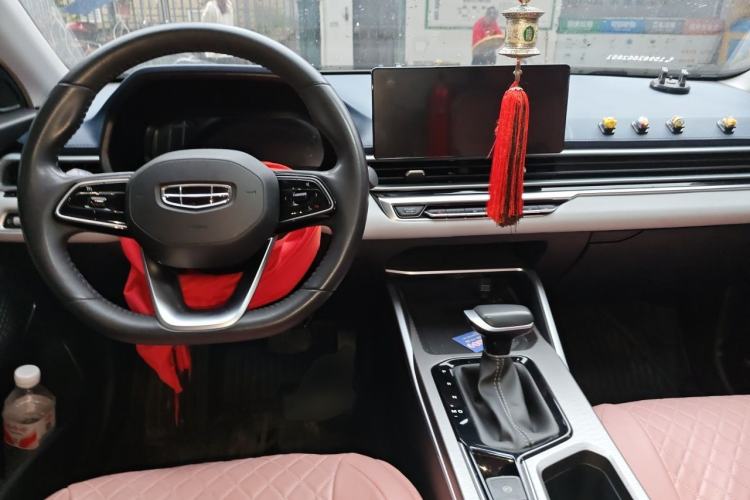 Used Geely Auto Emgrand 2022 4th Generation 1.5L CVT Flagship Model Center Console