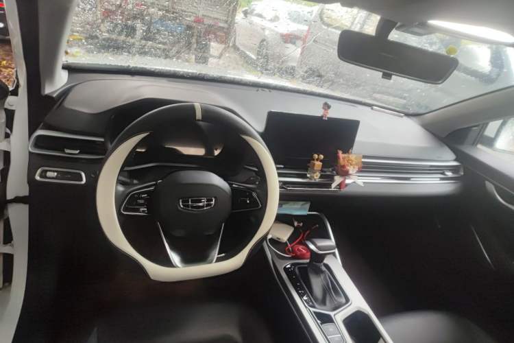 Used Geely Auto Emgrand 2022 4th Generation 1.5L CVT Luxury Model Center Console