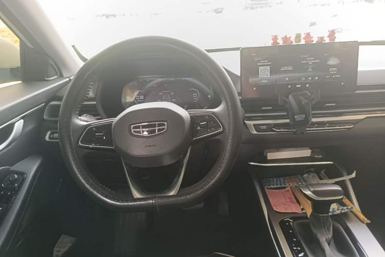 Used Geely Auto Emgrand 2022 4th Generation 1.5L CVT Luxury Model Center Console