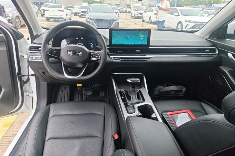 Used Geely Auto Emgrand 2022 4th Generation 1.5L CVT Luxury Model Center Console