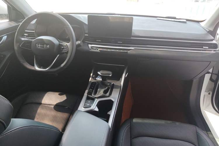 Used Geely Auto Emgrand 2022 4th Generation 1.5L CVT Luxury Model Center Console