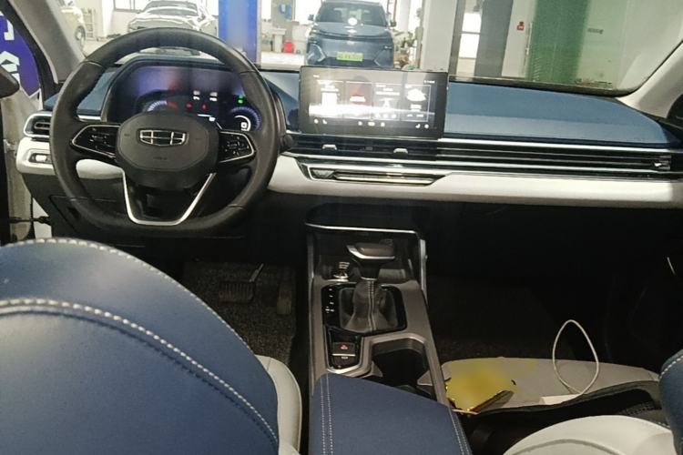 Used Geely Auto Emgrand 2022 4th Generation 1.5L CVT Flagship Model Center Console