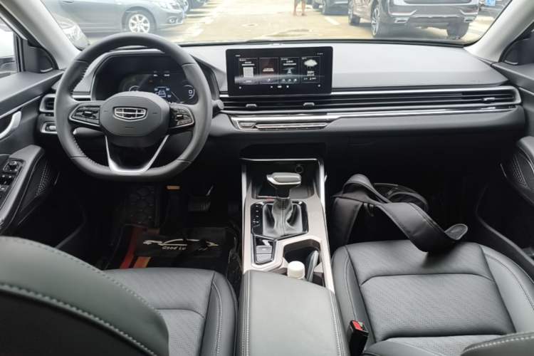 Used Geely Auto Emgrand 2022 4th Generation 1.5L CVT Elite Model Center Console