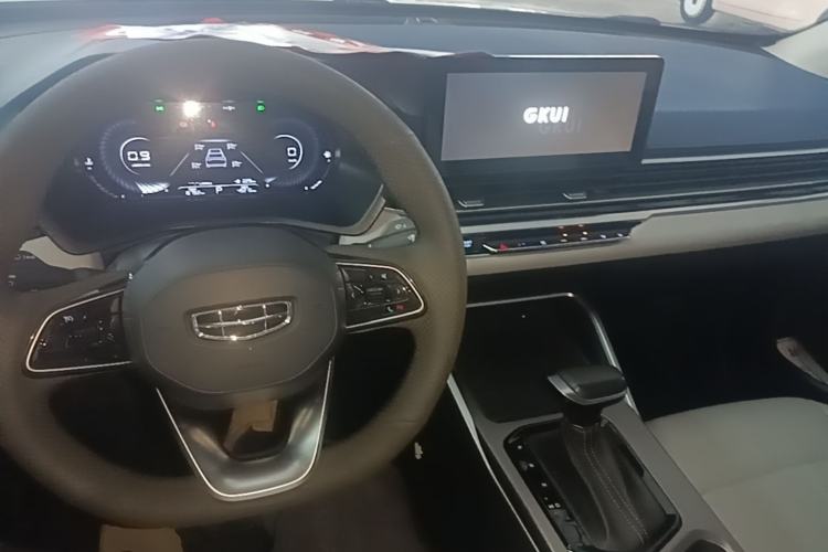 Used Geely Auto Emgrand 2022 4th Generation 1.5L CVT Flagship Model Center Console