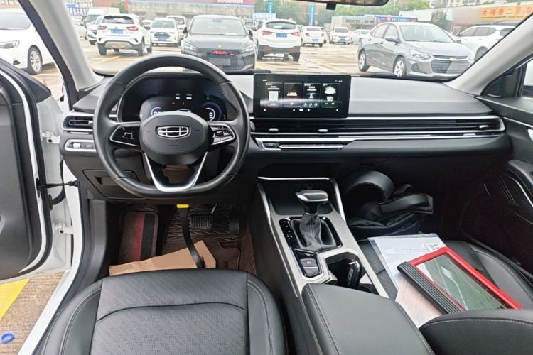 Used Geely Auto Emgrand 2022 4th Generation 1.5L CVT Elite Model Center Console