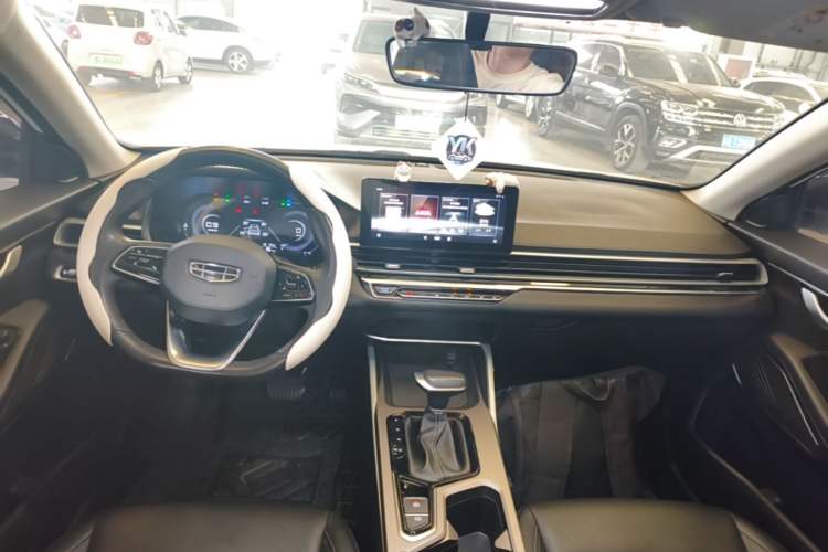 Used Geely Auto Emgrand 2022 4th Generation 1.5L CVT Luxury Model Center Console