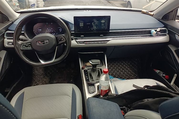 Used Geely Auto Emgrand 2022 4th Generation 1.5L CVT Flagship Model Center Console