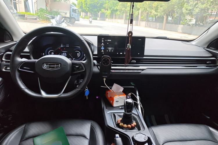 Used Geely Auto Emgrand 2022 4th Generation 1.5L Manual Elite Model Center Console
