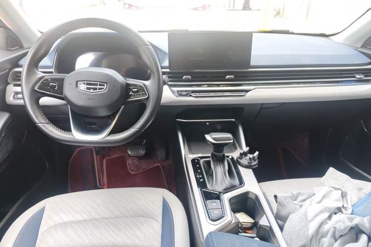 Used Geely Auto Emgrand 2022 4th Generation 1.5L CVT Flagship Model Center Console