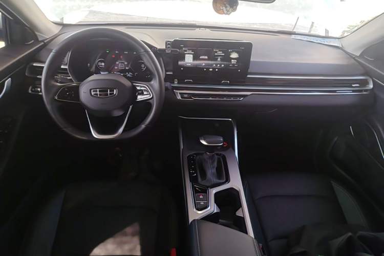 Used Geely Auto Emgrand 2022 4th Generation 1.5L CVT Luxury Model Center Console