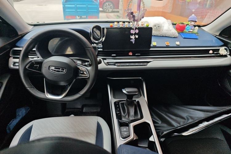 Used Geely Auto Emgrand 2022 4th Generation 1.5L CVT Flagship Model Center Console