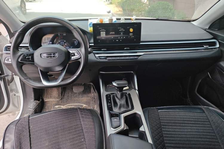 Used Geely Auto Emgrand 2022 4th Generation 1.5L CVT Luxury Model Center Console