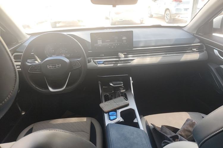 Used Geely Auto Emgrand 2022 4th Generation 1.5L CVT Flagship Model Center Console