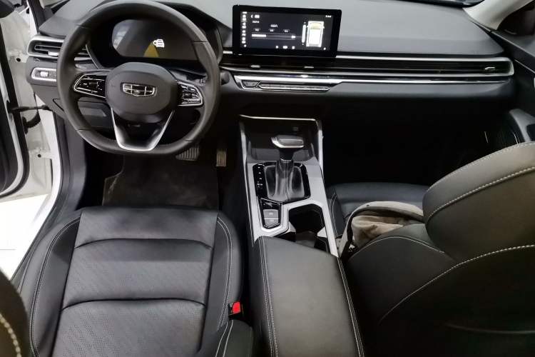 Used Geely Auto Emgrand 2022 4th Generation 1.5L CVT Luxury Model Center Console