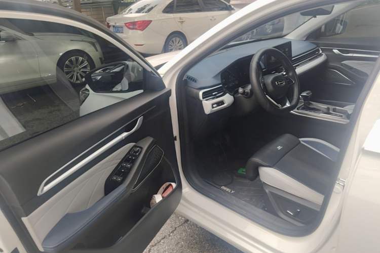 Used Geely Auto Emgrand 2022 4th Generation 1.5L CVT Flagship Model Driver Seat