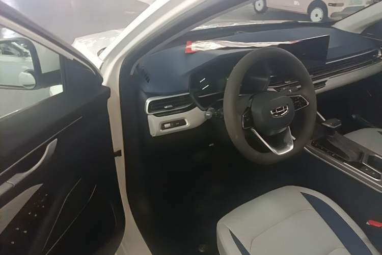 Used Geely Auto Emgrand 2022 4th Generation 1.5L CVT Flagship Model Driver Seat