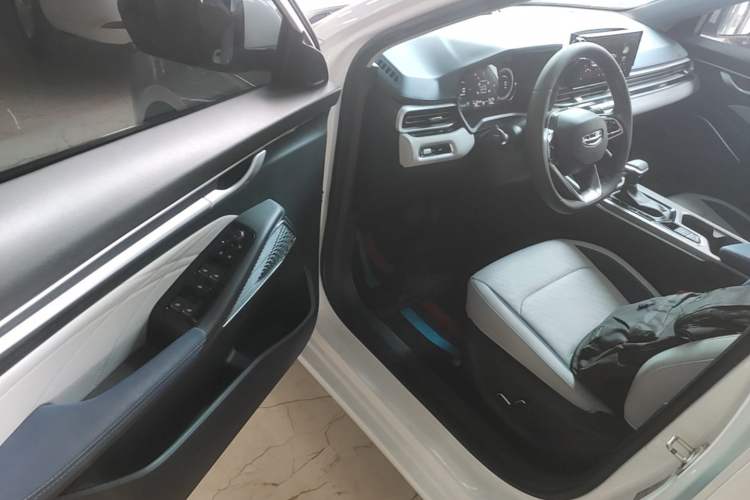 Used Geely Auto Emgrand 2022 4th Generation 1.5L CVT Flagship Model Driver Seat