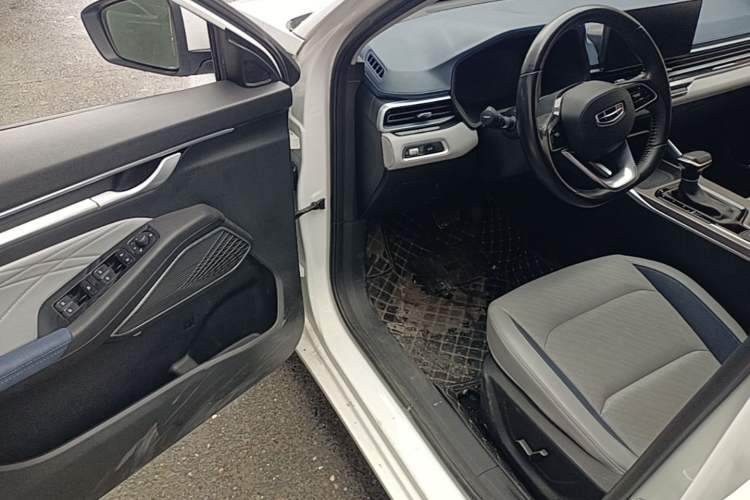 Used Geely Auto Emgrand 2022 4th Generation 1.5L CVT Flagship Model Driver Seat