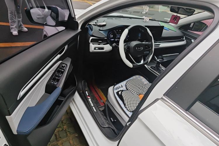Used Geely Auto Emgrand 2022 4th Generation 1.5L CVT Flagship Model Driver Seat