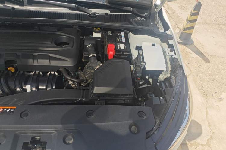 Used Geely Auto Emgrand 2022 4th Generation 1.5L CVT Flagship Model Engine Bay Left