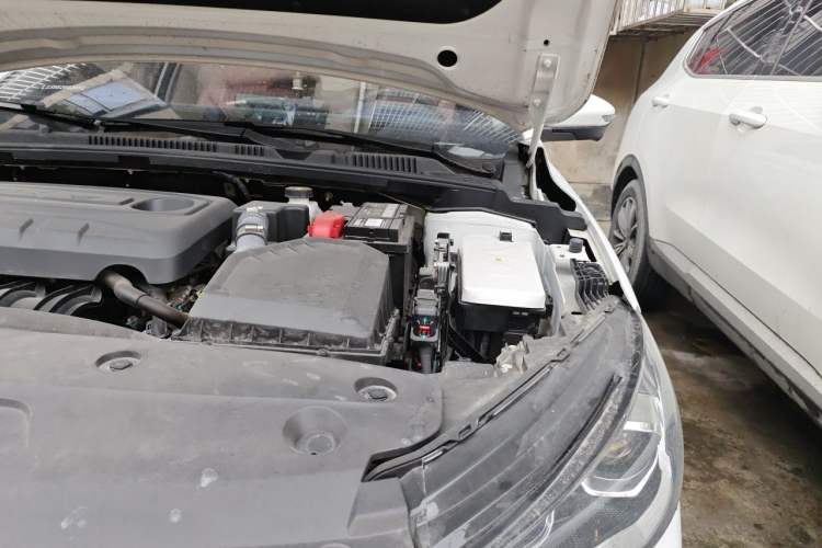 Used Geely Auto Emgrand 2022 4th Generation 1.5L CVT Flagship Model Engine Bay Left