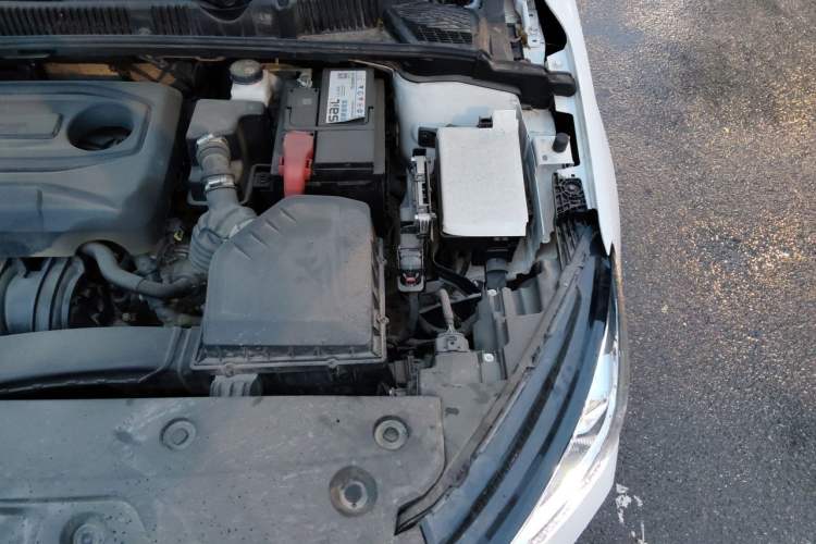 Used Geely Auto Emgrand 2022 4th Generation 1.5L CVT Flagship Model Engine Bay Left