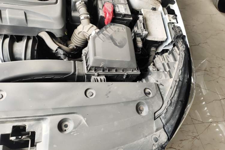 Used Geely Auto Emgrand 2022 4th Generation 1.5L CVT Flagship Model Engine Bay Left