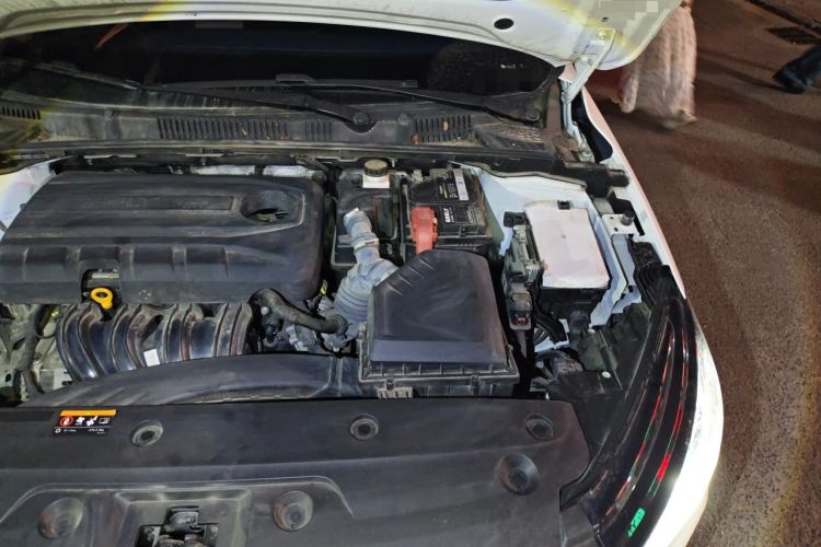 Used Geely Auto Emgrand 2022 4th Generation 1.5L CVT Flagship Model Engine Bay Left