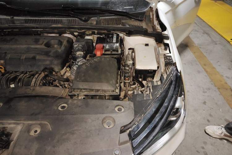 Used Geely Auto Emgrand 2022 4th Generation 1.5L CVT Flagship Model Engine Bay Left