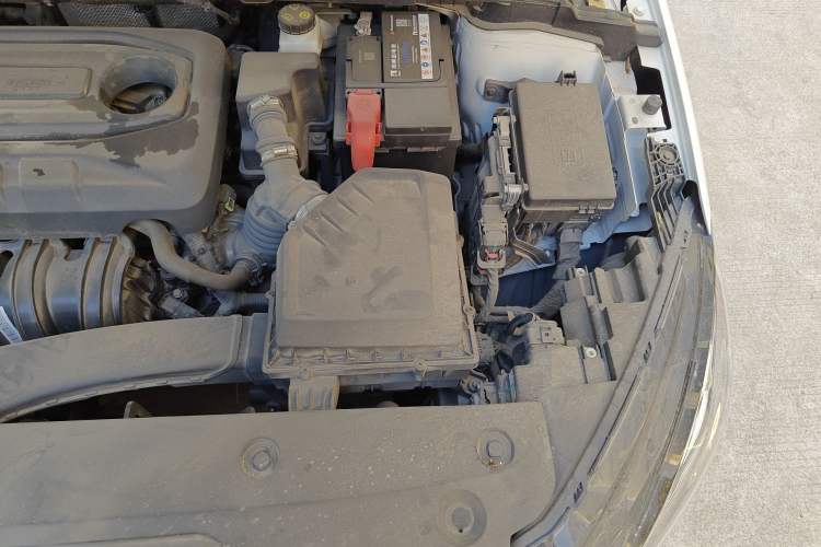 Used Geely Auto Emgrand 2022 4th Generation 1.5L CVT Flagship Model Engine Bay Left