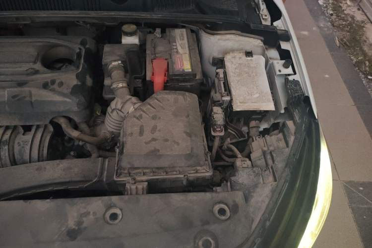 Used Geely Auto Emgrand 2022 4th Generation 1.5L CVT Flagship Model Engine Bay Left