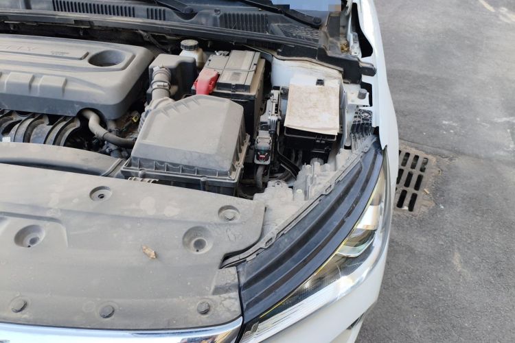 Used Geely Auto Emgrand 2022 4th Generation 1.5L CVT Flagship Model Engine Bay Left