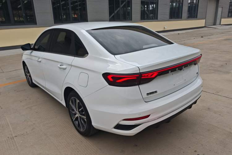 Used Geely Auto Emgrand 2022 4th Generation 1.5L CVT Luxury Model Exterior 2