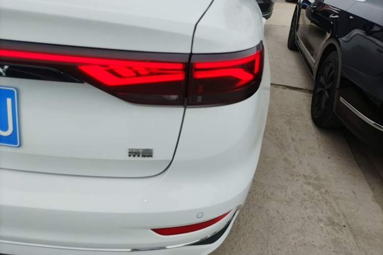 Used Geely Auto Emgrand 2022 4th Generation 1.5L CVT Flagship Model Exterior 3