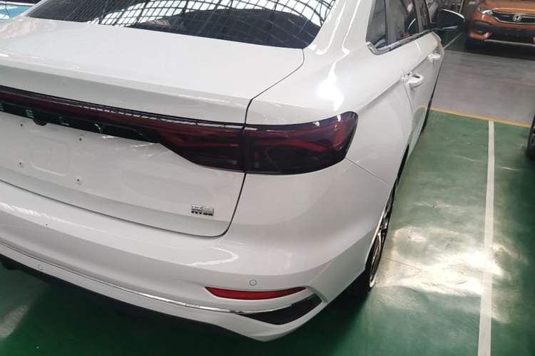 Used Geely Auto Emgrand 2022 4th Generation 1.5L CVT Luxury Model Exterior 3