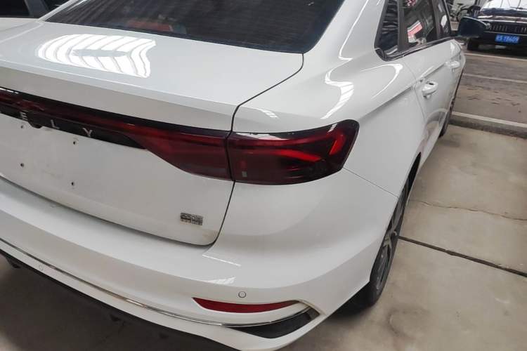 Used Geely Auto Emgrand 2022 4th Generation 1.5L CVT Flagship Model Exterior 3