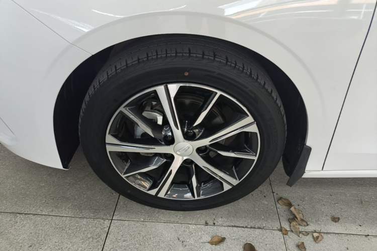 Used Geely Auto Emgrand 2022 4th Generation 1.5L CVT Flagship Model Exterior 4