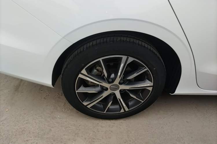 Used Geely Auto Emgrand 2022 4th Generation 1.5L CVT Flagship Model Exterior 5