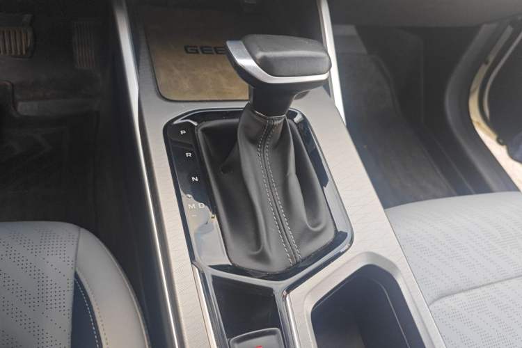 Used Geely Auto Emgrand 2022 4th Generation 1.5L CVT Flagship Model Gear Lever