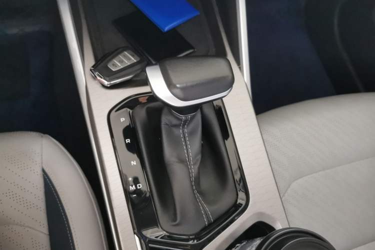 Used Geely Auto Emgrand 2022 4th Generation 1.5L CVT Flagship Model Gear Lever