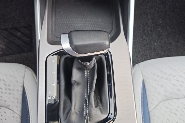 Used Geely Auto Emgrand 2022 4th Generation 1.5L CVT Flagship Model Gear Lever