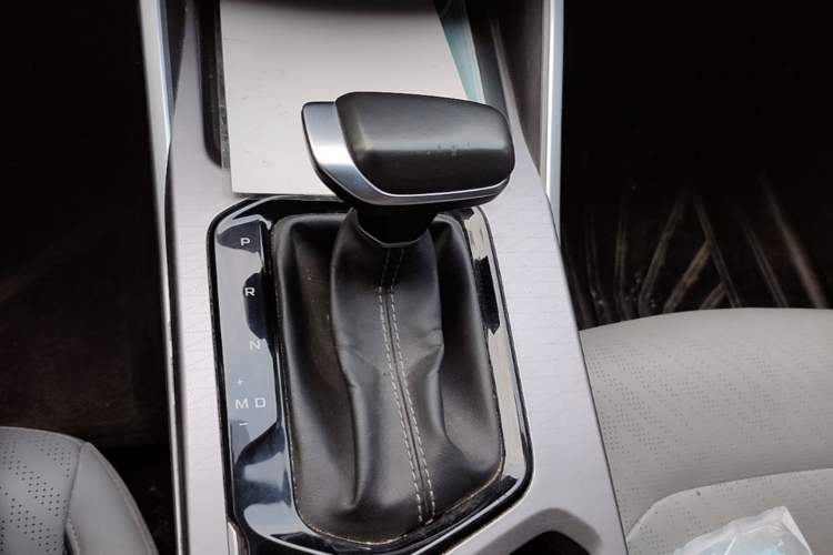 Used Geely Auto Emgrand 2022 4th Generation 1.5L CVT Flagship Model Gear Lever